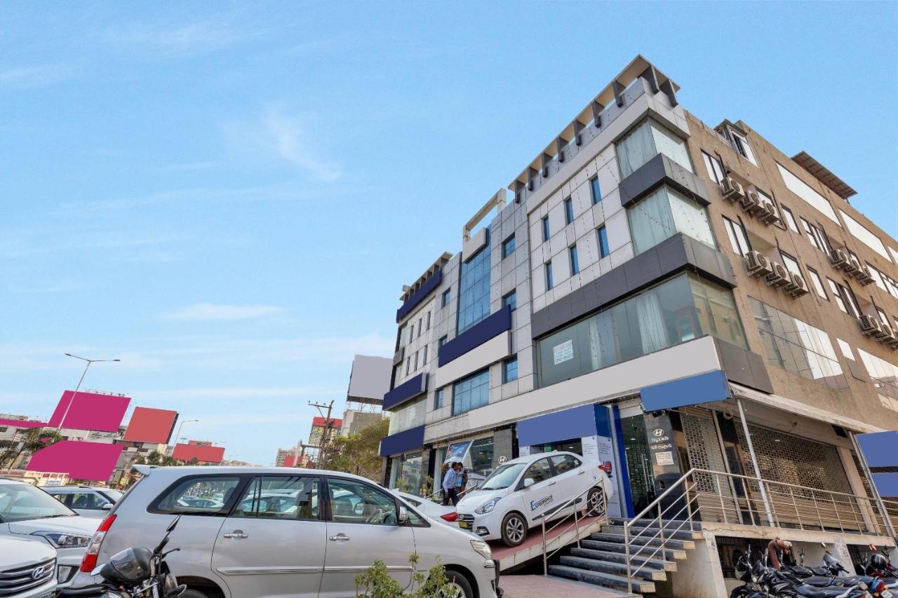 Hotel Capital O Rudra Grand Near Kondapur X Road Extérieur photo